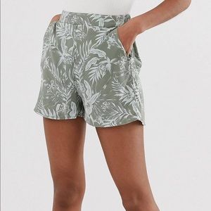 New Look Shorts Tropical Floral Print